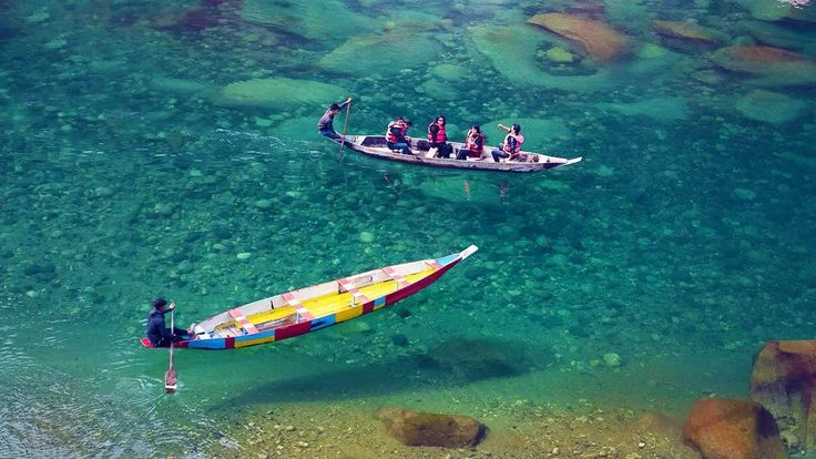 Boating on Crystal Clear Umngot River